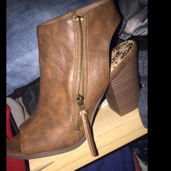 Shoes - Brand new size 11 heels